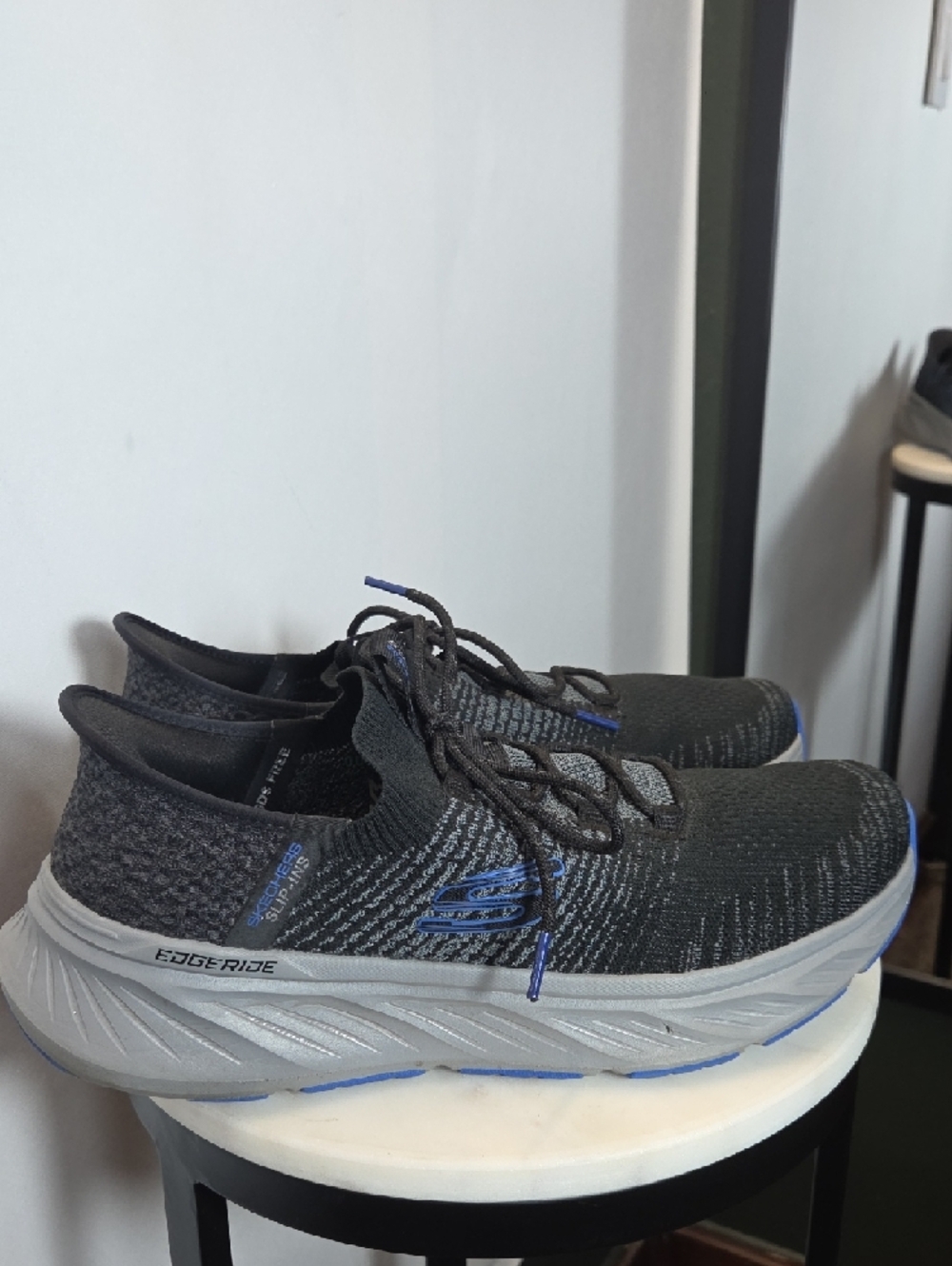Skechers Men’s Black and Blue Step-ins Athletic Shoes Size 11.5 - Picture 3 of 9